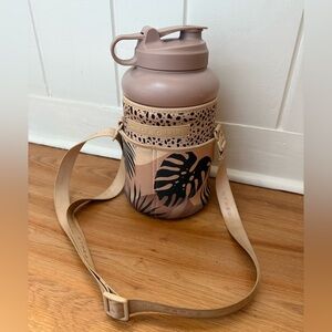 HydroJug Beige and Black